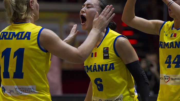 România și-a câștigat grupa la CE de baschet 3x3 și continuă cursa pentru medalii, la feminin. "Este un sport extrem în care mori în zece minute! Să jucăm acasă este incredibil. Energia pe care o primim de la public nu o găsim nicăieri, nici la noi înăuntru". FOTO + tabloul sferturilor