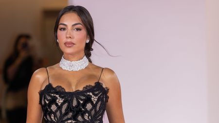 Georgina Rodriguez, în costum de baie în vacanța din Golful Persic. Iubita lui Cristiano Ronaldo și-a etalat formele cu care l-a cucerit pe portughez