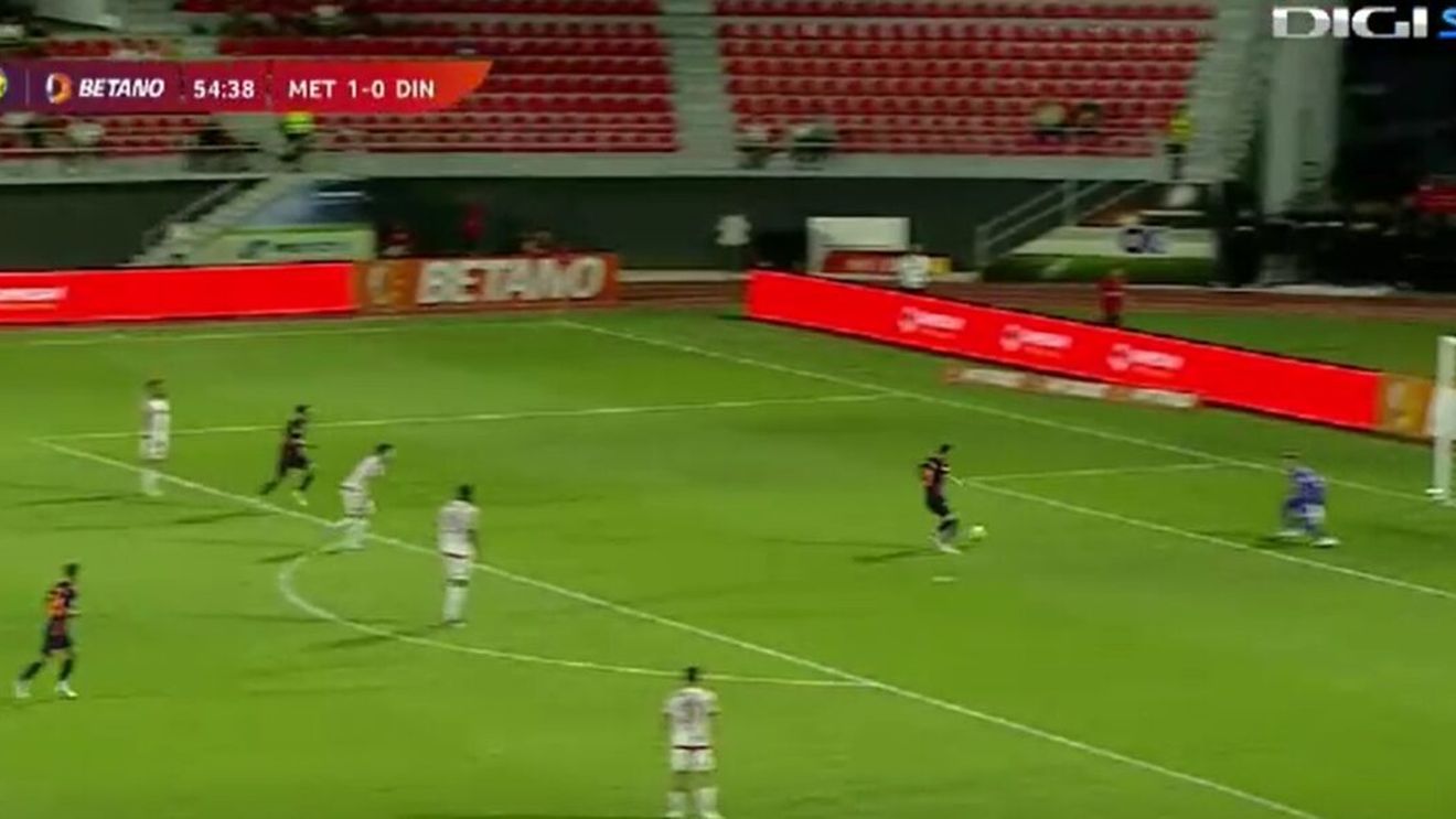 Ratarea anului în Cupa României! I-a căzut lanțul de la bicicletă în fața portarului! | VIDEO