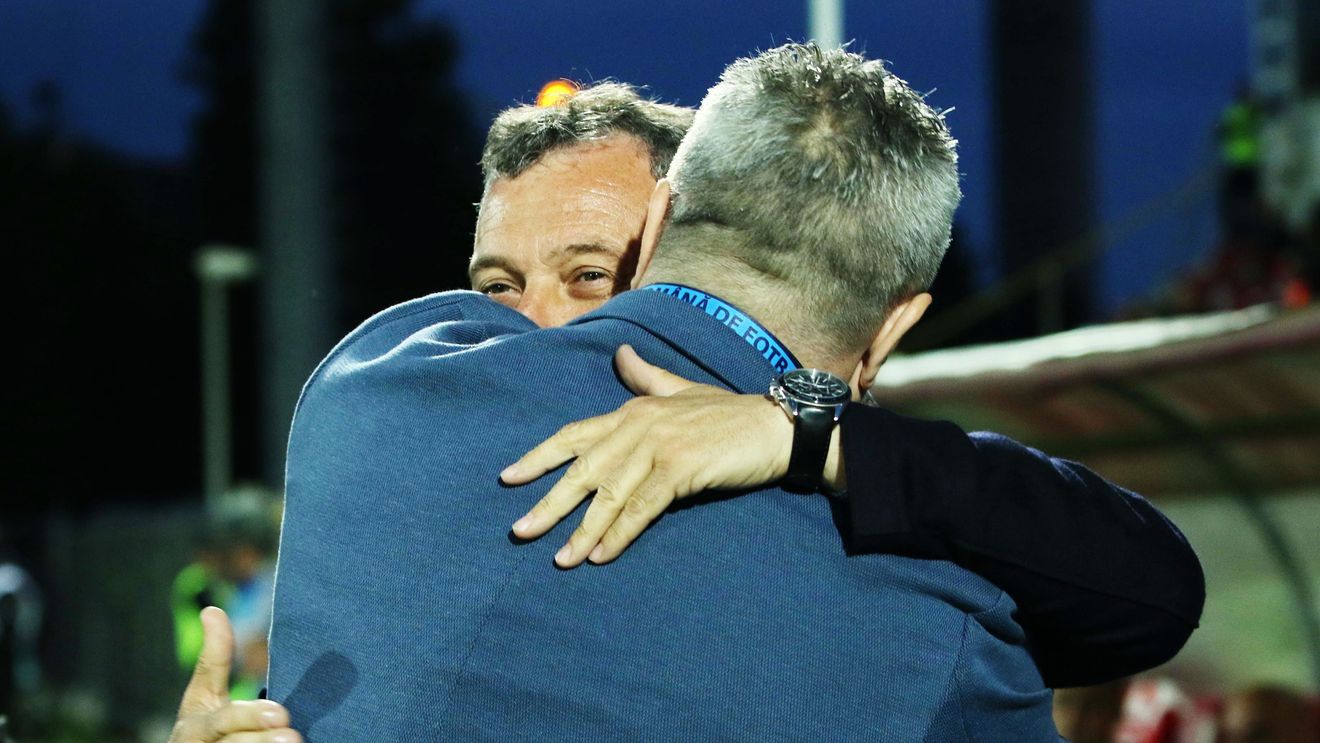 "Șumibet", pus la punct de Rednic: "Rămâneai cu pantalonii jos și cu genunchii goi!". "Puriul" scuză înfrângerea la care face referire Șumi arătând cu degetul un jucător: "Avea dureri de cap și de spate când juca cu Astra"