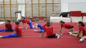 Fetele se antrenează în regim normal