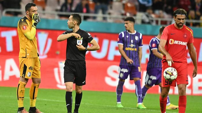 Presiune mare și pe arbitri în CSA Steaua - Dinamo! Cine va conduce la centru derby-ul din Liga 2