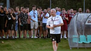 Rapid Bucureşti a rămas fără 8 fotbalişti. Marius Şumudică a luat decizia radicală