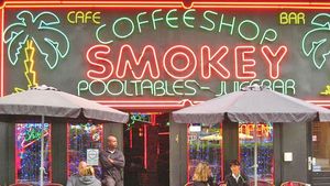 Adio coffee-shop la Amsterdam!** Guvernul olandez nu mai permite străinilor consumul de canabis, iar primarul este presat să se supună deciziei