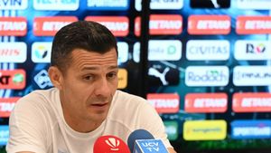 Costel Gâlcă a spus ce trebuie să facă elevii săi pentru a fi primii care înving Oţelul lui Dorinel. Ce absenţe are Universitatea Craiova pentru duelul de la Galaţi  