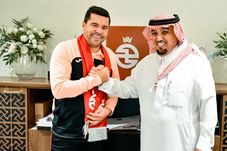 Cosmin Contra defileaz&#259; &icirc;n Qatar. Al Arabi e de neoprit cu rom&acirc;nul pe banc&#259;