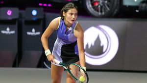 Britanicii au reacționat după ce Sorana Cîrstea a spulberat-o pe Emma Răducanu: „Și-a cerut scuze imediat după înfrângerea brutală!”