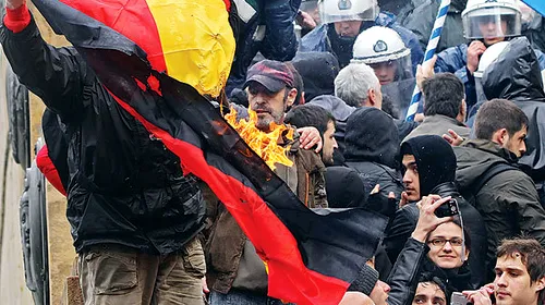Germania – Grecia, un „sfert” incendiar!** Grecii le declară război total principalilor creditori: „Vrem capul lui Merkel”