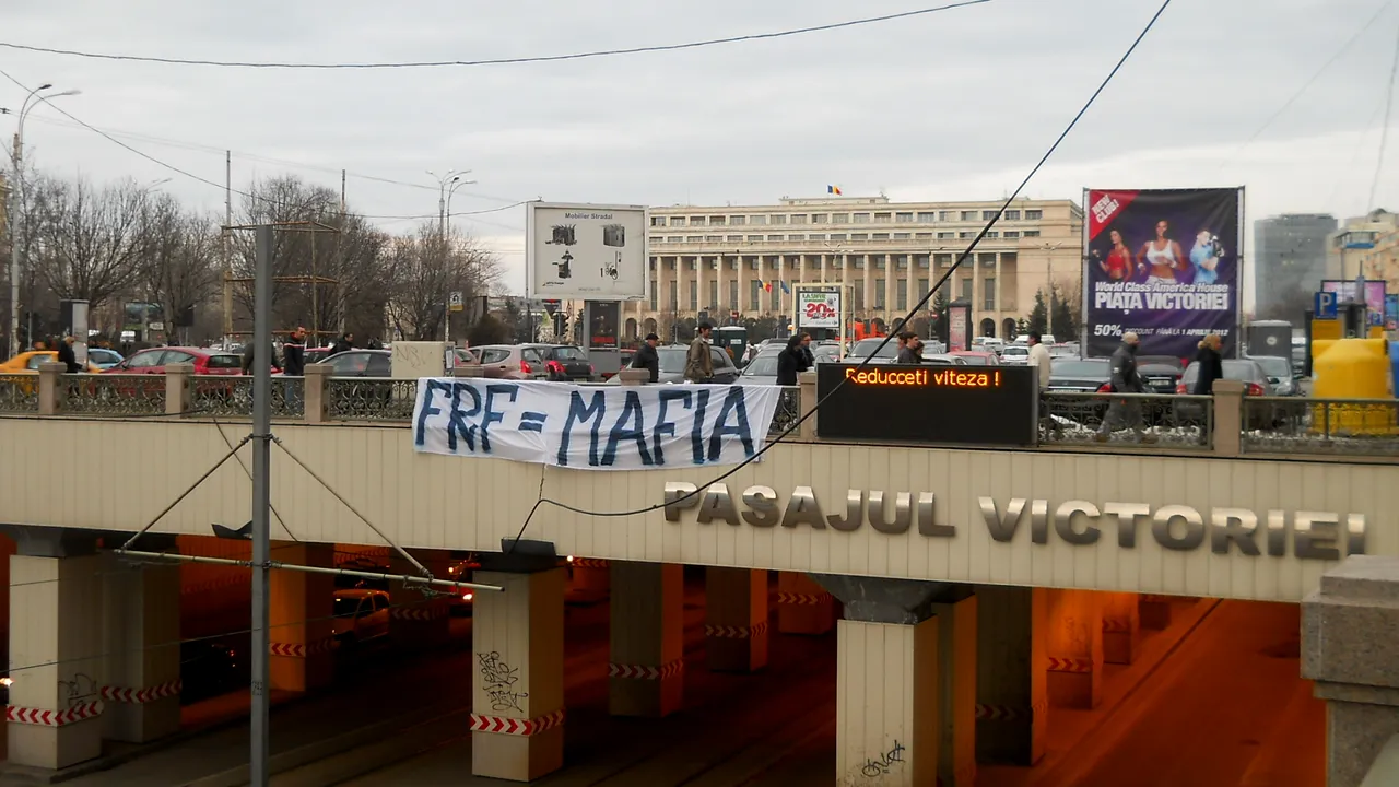 Fanii continuă protestele la adresa lui Sandu!** FOTO Mesajele care au împânzit Bucureștiul