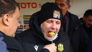 Marius Șumudică, ironizat la maxim de Radu Banciu: „Doar acolo a mai rămas să mănânci şaorma după ce te dau afară de la Al Shabab. Nici în poză nu mai încape!”