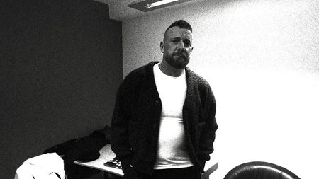 Bărbatul a ajuns la sapă de lemn după ce a tocat o avere de 15 milioane de euro. A rupt tăcerea despre problemele sale