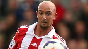 FOTO DUR | Accidentare groaznică în Premier League: Stephen Ireland a ieșit de pe teren cu gamba ruptă
