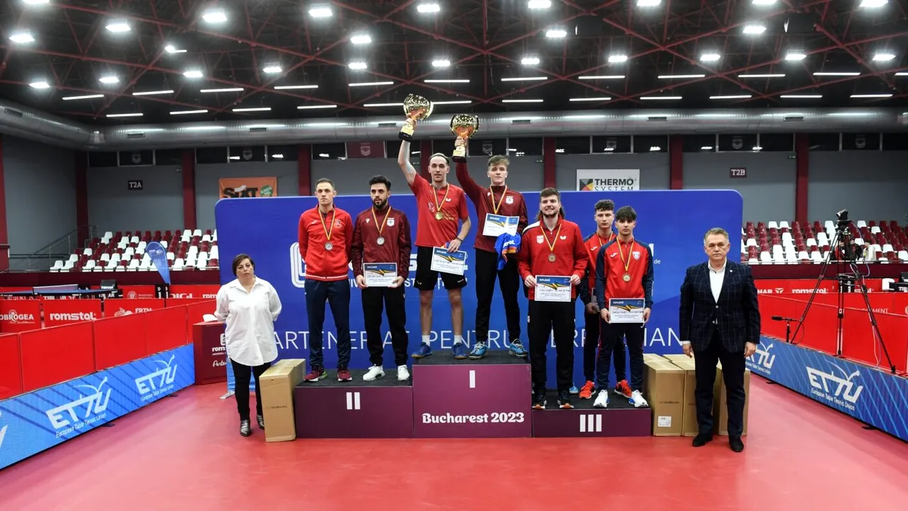 Bernadette Szocs a cucerit medalia de aur la toate cele trei categorii de la Campionatele Naționale de tenis de masă! A sărbătorit inedit: și-a pus câinele în Cupă! FOTO