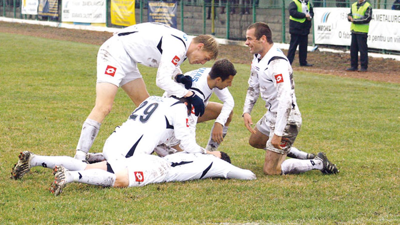 "U" Cluj s-a impus pe terenul celor de la CS Mechel