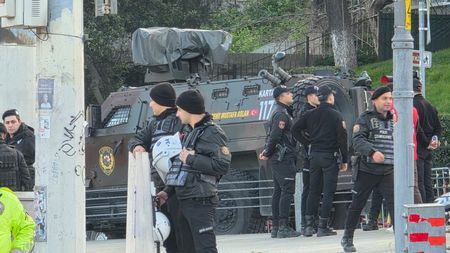 Imagini spectaculoase: măsuri de securitate ca în filme! Cum a fost așteptat președintele turc Erdogan la stadion