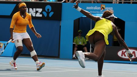 VIDEO** Are sau n-are Venus chiloți?