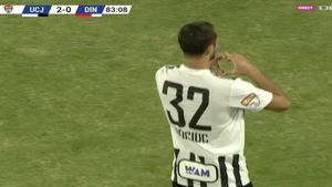 Universitatea Cluj, cu un picior în Liga 1! „Șepcile roșii” marchează în 10 oameni