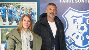 Cine e femeia care decide ce se întâmplă cu banii lui Gică Hagi la Farul Constanța: nu e soția antrenorului, Marilena! Dezvăluiri uluitoare despre ce face misterioasa doamnă de la liderul Superligii! „E briliantă”