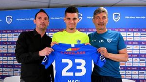 Curg laudele la adresa lui Ianis Hagi, după debutul perfect de la Genk: "Seamănă cu tatăl său"