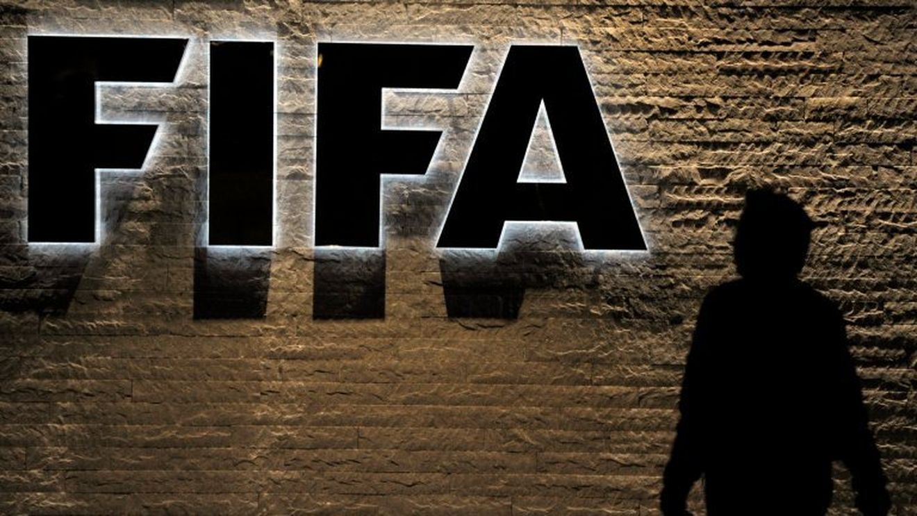 Fotbalul, zguduit de un nou scandal de corupție!** Trei arbitri anchetați pentru 7 penalty-uri în 2 meciuri