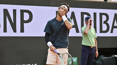 Moment absolut incredibil la Roland Garros. Musetti a lovit-o cu mingea trimisă de furie în piept pe arbitra de linie