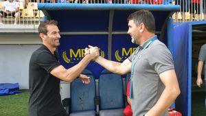 Mihalcea și Măldărășanu se gratulează reciproc înainte de UTA – Hermannstadt. Antrenorul sibienilor mizează pe un meci cu goluri!