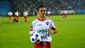 Florentin Petre, laude la adresa Rapidului înaintea meciului cu Dinamo: „Mă uitam în tribună și vedeam ce spectacol”. Cum arătau derby-urile pentru fostul mijlocaș