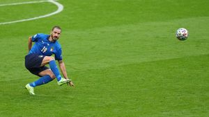 Leonardo Bonucci, moment incredibil la EURO 2020! Fundașul, oprit de un steward să se bucure alături de colegi, după ce Italia a ajuns în finala competiției | VIDEO