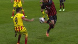 VIDEO Robinho l-a umilit pe Alexis Sanchez cu o "braziliană" de efect :)