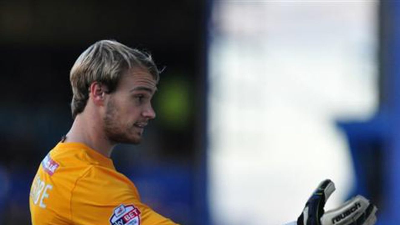 Scenariu de groază la un meci din Anglia. Ambii portari ai echipei și-au rupt mâinile în prima repriză. Cât s-a terminat meciul