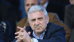 "Mutu să stea în cușca lui, că altfel nu va mai juca fotbal!"