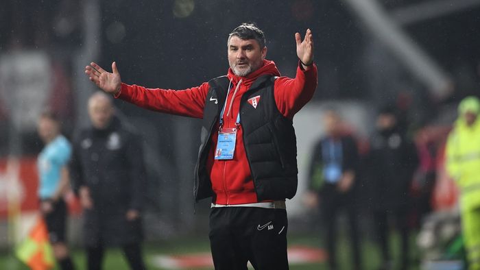 Reacția lui Adrian Mihalcea după decizia controversată din meciul cu Rapid: „Nu sunt arbitru”