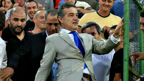 Gigi Becali râde de șefii 