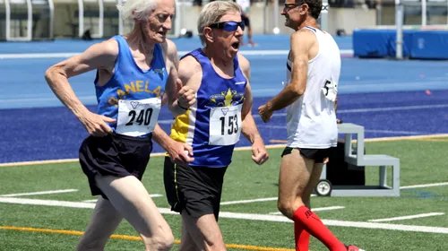 Uluitor: un canadian de 85 de ani a alergat 5.000 de metri în 24 de minute, stabilind un nou record mondial pentru veterani