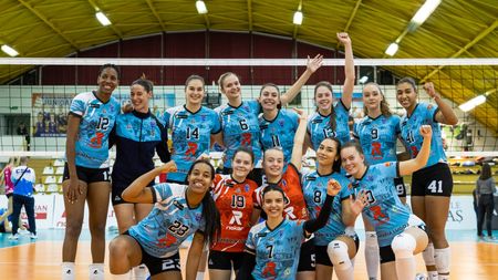 CSM Lugoj a pășit cu dreptul în noul sezon european de volei: victorie în minimum de seturi cu campioana Țărilor de Jos Friso Sneek