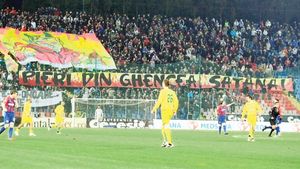 "Suporterii Stelei să protesteze cu batiste albe ca-n Occident!"