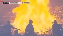 Incendiul de la Steaua – Dinamo, repetat în Serbia! Ultrașii lui Partizan au dat foc peluzei la derby-ul cu Steaua Roșie Belgrad