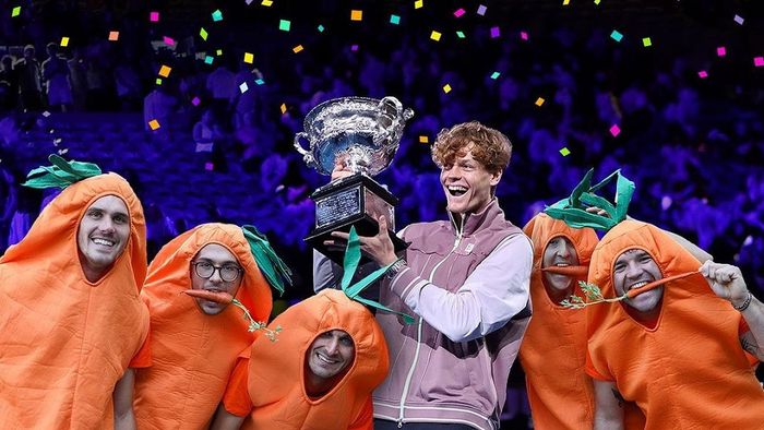 Carota Boys, oamenii lui Jannik Sinner, campionul de la Australian Open! Cum a ajuns un grup de șase prieteni care se îmbracă în morcovi să devină un fenomen în tenisul mondial