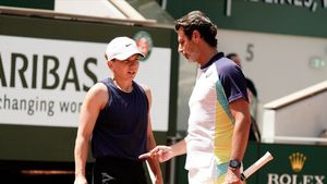 Cine a impus legea tăcerii în cazul Simona Halep: „Nu scoate un cuvânt!" Academia Patrick Mouratoglou, luată la întrebări: de ce refuză o conferință de presă pentru a clarifica situația româncei | EXCLUSIV