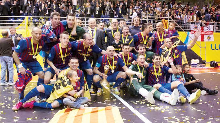 Nu e glumă, Barcelona a câștigat Liga la fotbal...în sală! ** De aproape 20 ani, clubul blaugrana are în fiecare sezon o campioană europeană!