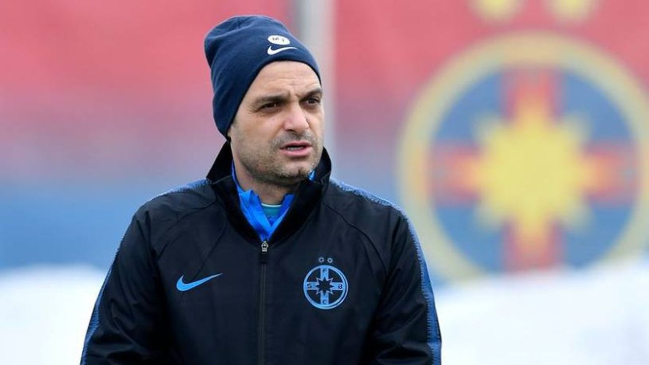 FOTO | Staff-ul FCSB, în formulă completă! Cine sunt cei cinci "secunzi" care-l ajută pe Teja