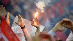 Suporterul dinamovist reținut pentru posesie de droguri este Mihnea Ionescu. UPDATE: Acesta va fi audiat vineri la DIICOT