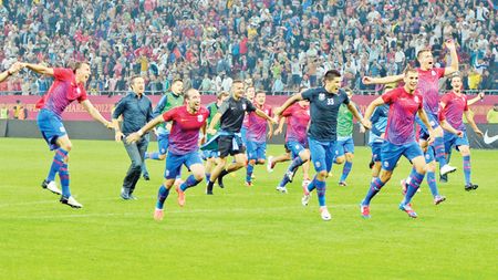 S-au împărțit banii la Steaua!** În primăvară s-a lăsat cu pahare sparte, acum Reghe a adus "PACEA". Cum a devenit Bourceanu IDOLUL vestiarului