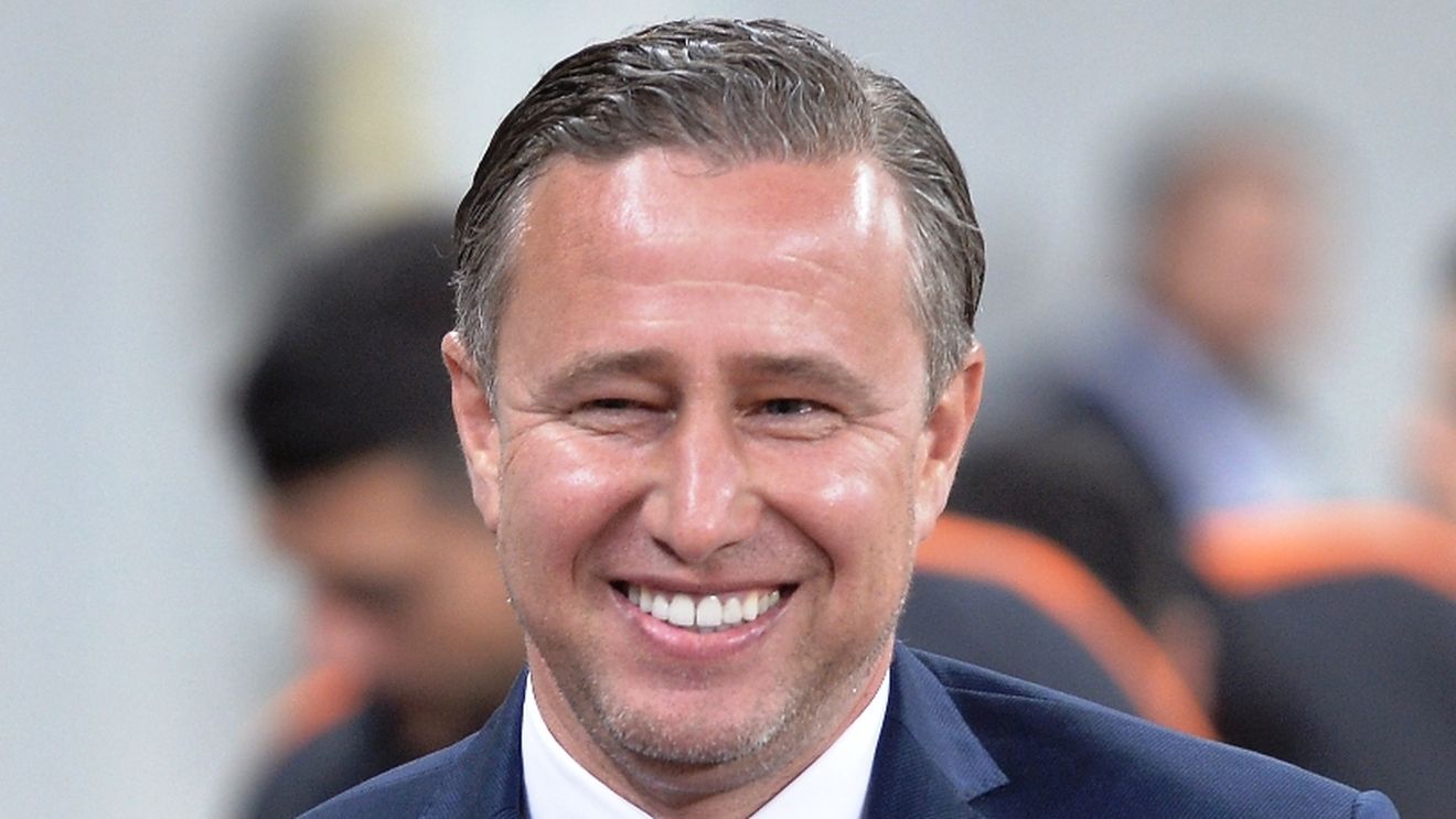 OFICIAL | Reghecampf s-a înțeles cu Al-Wahda! Durata contractului și clauza pusă de șefii clubului