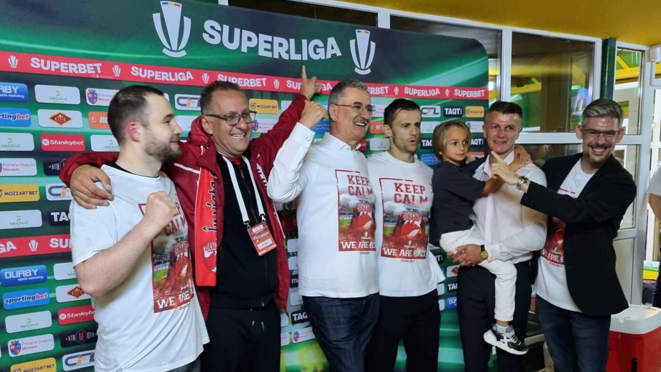 Dinamo București, de la fotbalul-șampanie trâmbițat din vestiar la țuica de pufoaică fotbalistică marca Nicolescu & Voicu. Iată culisele înșelătoriei care a făcut "câinii" să tremure la retrogradare în ultima etapă, dezvăluite într-o analiză de Gabriel Berceanu