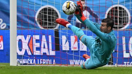 Florin Niță, eroul zilei în fotbalul european! Portarul lui Pardubice a apărat două penalty-uri în victoria cu Brno | VIDEO