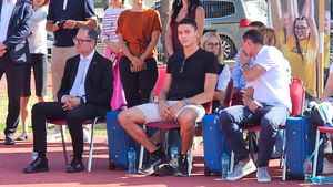 Cum și-a făcut apariția David Popovici la evenimentul ANS. A lăsat acasă bolidul de 150.000 de euro, dar tot a luat ochii tuturor