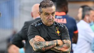 El este antrenorul care ”adulmecă” scaunul lui Edi Iordănescu la FCSB! Un melanj între Mourinho, Guardiola și Sampaoli. Peste toate, e liber de contract!
