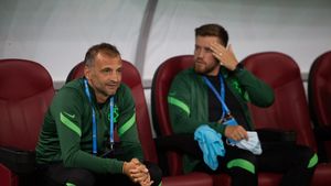 Dinu Todoran, în extaz după victoria clară cu Universitatea Craiova: „Voiam să fiu pe teren cu astfel de suporteri! Peluza Nord e cea mai tare!”. Ce i-a spus lui Moruțan înainte de meci