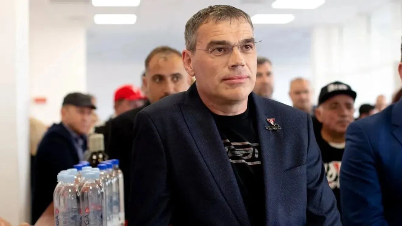 Se poate naște o nouă forță în Superliga! Străinii vor să cumpere UTA Arad: „Negociem cedarea acționariatului”